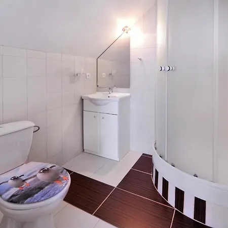 Maco Guest house 2*
